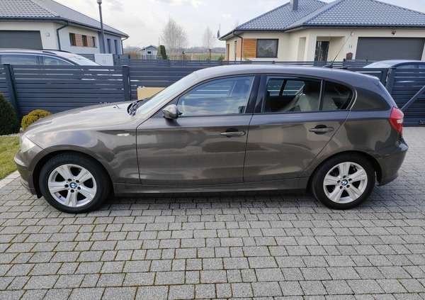 BMW Seria 1 cena 16800 przebieg: 248000, rok produkcji 2009 z Sieradz małe 172